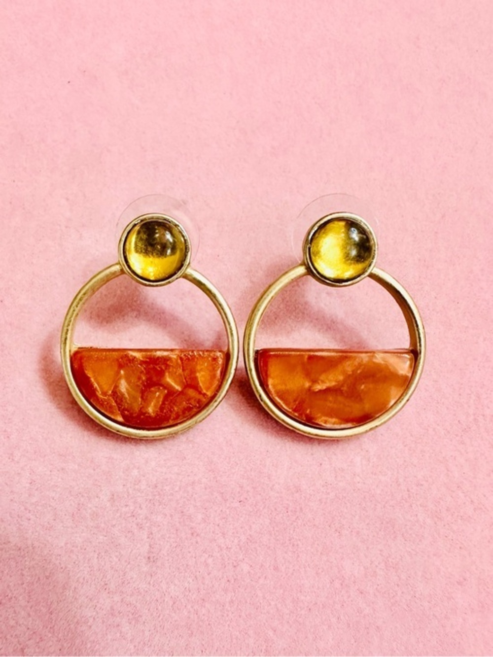 NWT Gold Tone Orange Resin Geometric Circle Stud Earrings